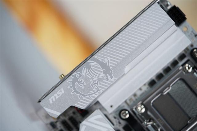 微星MPG B850I EDGE TI WIFI刀锋 钛主板评测：小巧强悍 200W功率释放