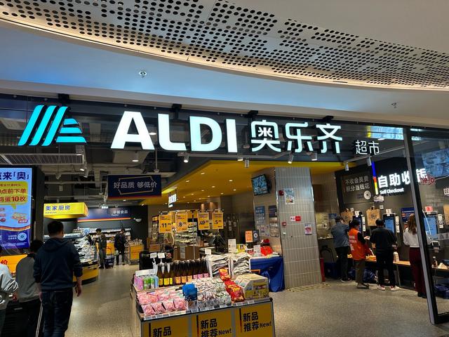 当5块钱12瓶的矿泉水开始出现：中国进入了硬折扣时代