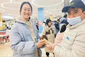 热红薯暖胃、五步拳强身，合肥学校保障学生温暖过冬图片