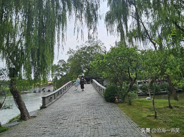 扬州廋西湖的美，美不胜收，游船，凉亭，五孔桥，荷花，垂柳