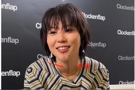 窦靖童去掉“虾线”像换个人！烫卷发美出新高度，看到王菲的影子图片