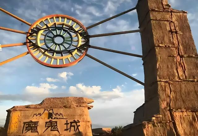 《鬼吹灯》精绝古城真存在？沙漠废墟惊现天书，揭千年真相！