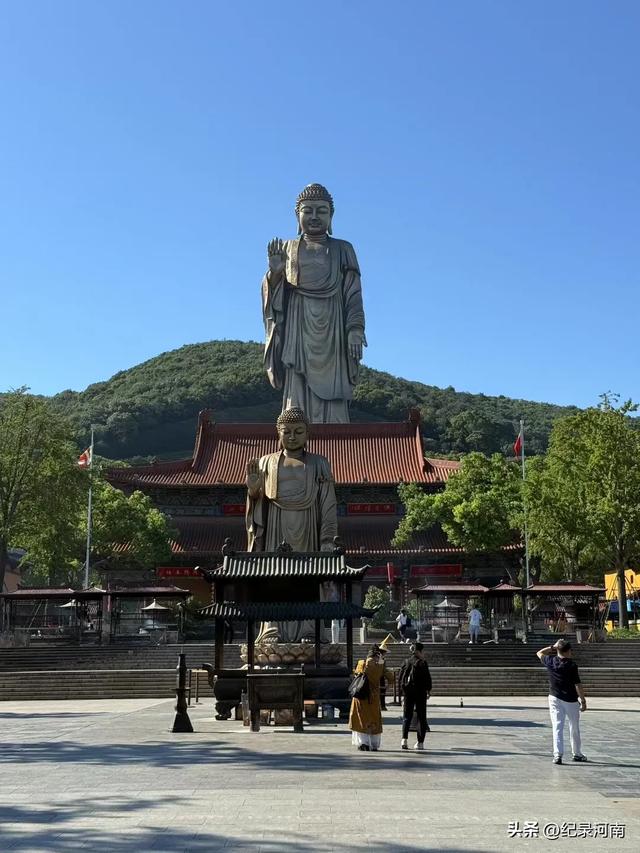 无锡灵山大佛，环山抱水，风景秀丽！
