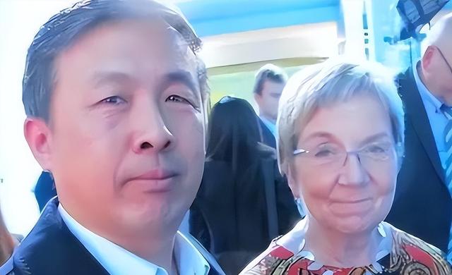 某些高学历人背叛国家被骂，专家跪舔美国丢工作遭孤立