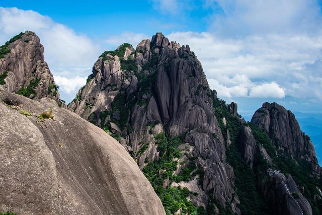 黄山和华山哪个更难爬？有生之年两座山都值得爬一次