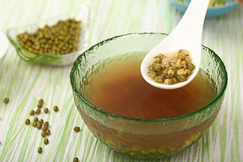 绿豆汤再次被关注！血液科医生：高血脂人喝绿豆汤时，多注意6点