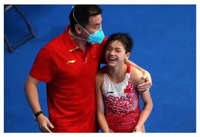 教练谈全红婵伤痛：胫骨踝关节都有伤，身上都是肌贴，每天都很疼