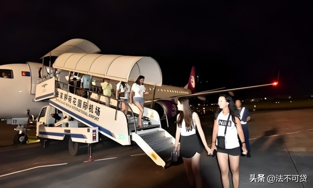 人山人海只看不买，年轻人报复性白嫖，景区赚不到钱了？