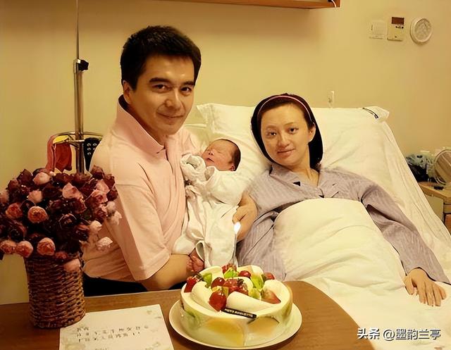 演都不演了！何晴葬礼结束不到24小时，恶心事情发生，还不止一件