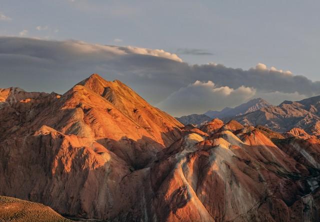 甘肃秋日限定丨三色交织的视觉盛宴，邂逅最诗意的陇原！