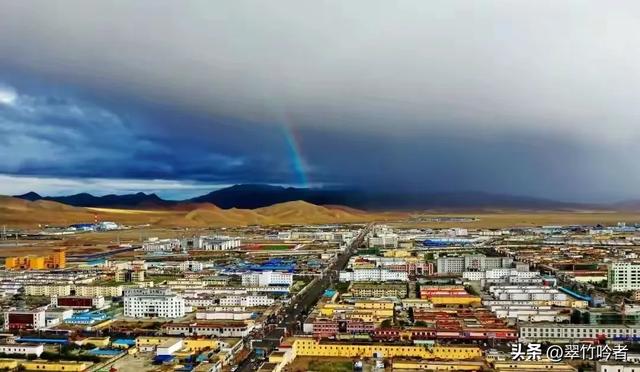 中国为何耗费35年时间，在离印度不足百公里的无人区建一座城市？