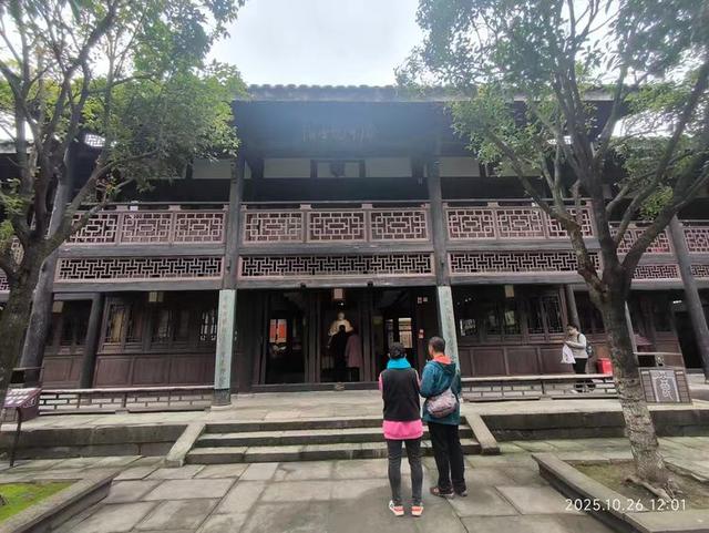 参观游览古代乡试的考场——川北贡院