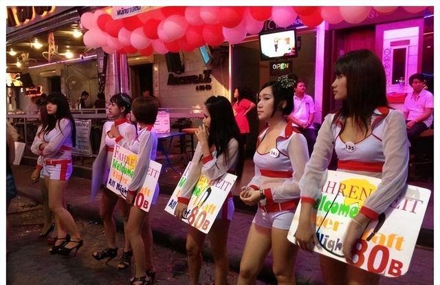 58岁中国大叔一夜暴富，出国专猎洋妞，却不敢碰伊朗女，内幕扎心