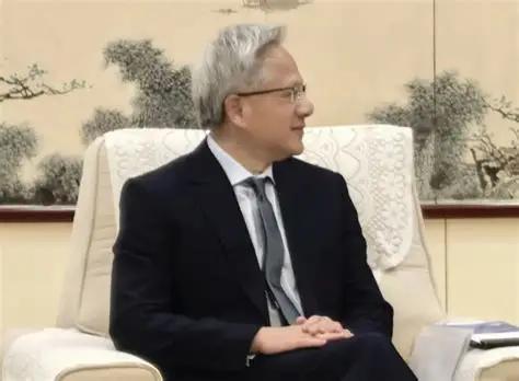 英伟达市值破5万亿后，黄仁勋15年再访韩，狂揽26万芯片超级订单