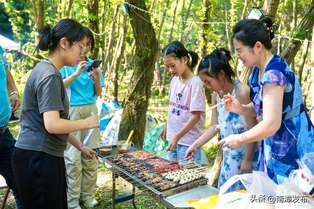 襄阳南漳商会主题露营活动点亮古林坪