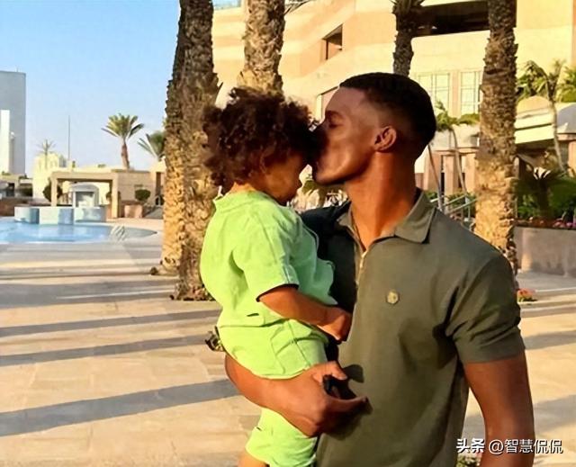 今日12月9日凌晨，中超传来邵佳一、北京国安、法比奥消息