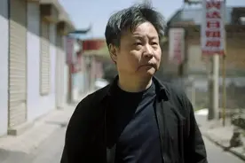 专写苦难的余华，怎么成了年轻人最爱的“潦草小狗”？图片