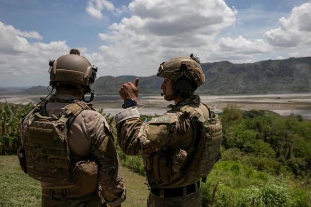 北京大阅兵后，俄方收到最新情报，美国为中国准备了25个秘密武器
