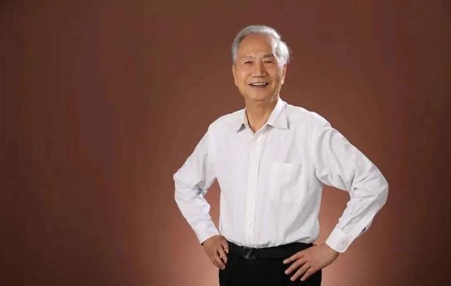 特朗普慌了：签下万亿美元豪赌计划！与此同时中国神秘人物藏不住