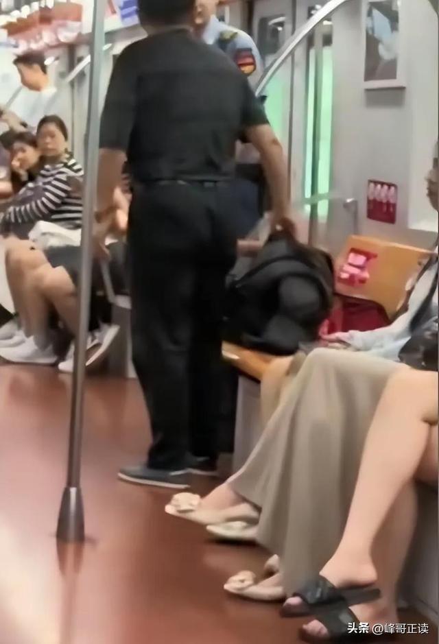 果然有情况！北京地铁占座女子打骂老人，身份被扒之后紧急关评！