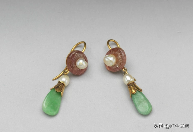 糟糕，是心动的感觉！又被故宫里的翡翠耳环种草了！