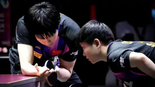 莎头组合3-0夺冠！赛后采访曝出盈球的关键，莎莎的反应绝了