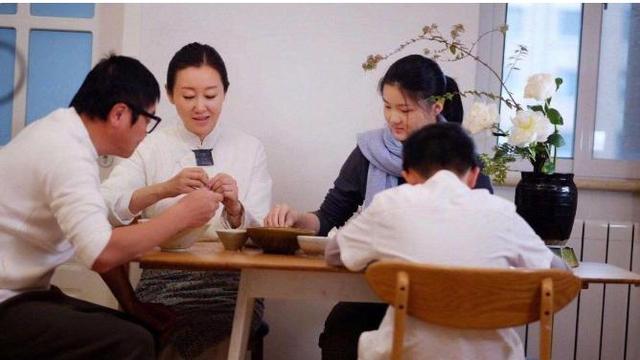 她，主持出身，一婚嫁老师，二婚嫁富二代，三婚嫁歌手，如今怎样