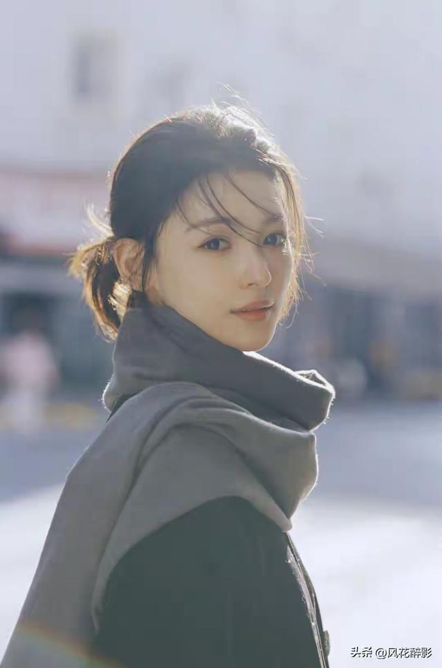 河北邢台一校花清雅绝尘，堪称人间惊鸿颜，美得让人挪不开眸