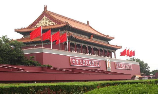 毛主席去世之后，其亲口指定的接班人，竟公然违反毛主席的遗愿