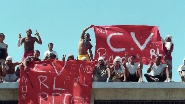 黑帮；替国家行使权利？巴西1个黑帮老大，可以吊打400名警察