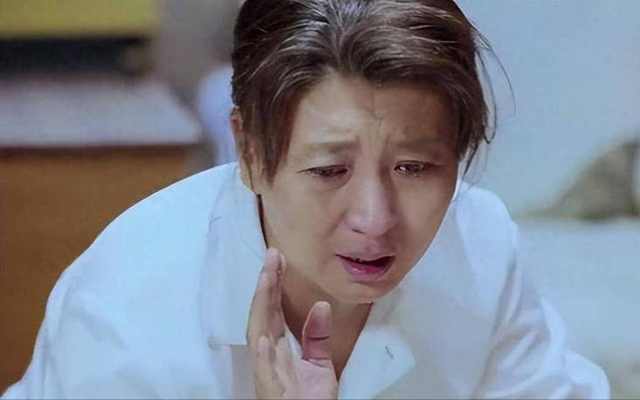 实锤藏不住了！闫学晶被举报偷税上亿后	，更离谱的事来了