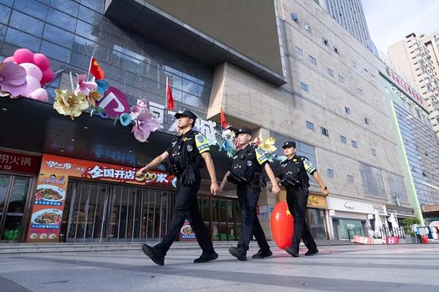 232个4A级以上景区投入警力1.64万余人次，双节期间江西旅游景区秩序井然
