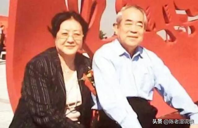 与女儿断绝关系不到3天，范曾担心的事发生了，小50岁娇妻受牵连