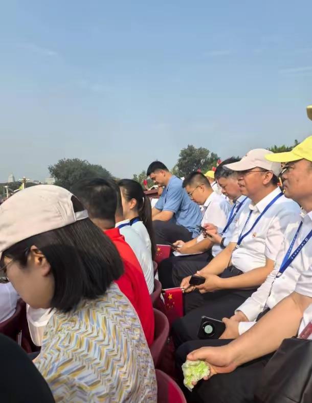 九三阅兵：霍启刚姚明同框、雷军3点钟排队，白求恩孙女带来信件