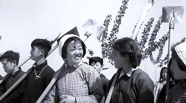 她29岁当选中央委员，37岁任河北省委书记，41岁却降为县委副书记