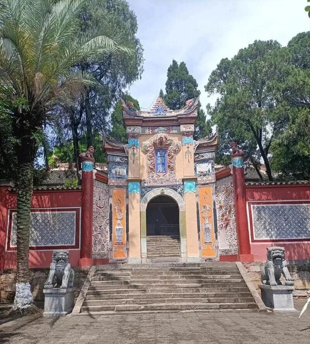 重庆三峡之巅｜当10元人民币的风景，遇见满山红叶时