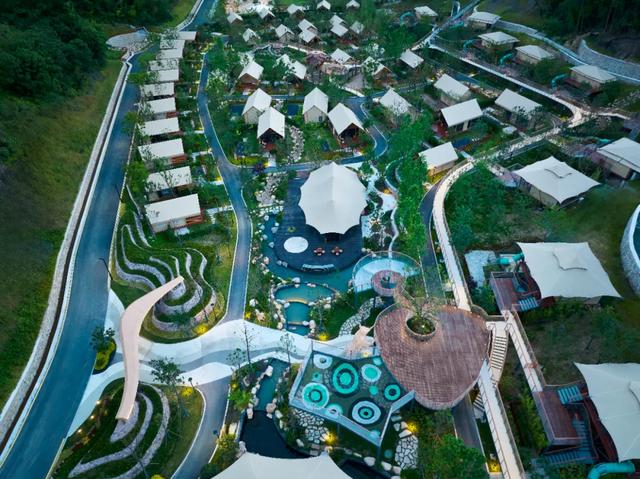 从影视工厂到造梦工场：横店的“入戏”革命