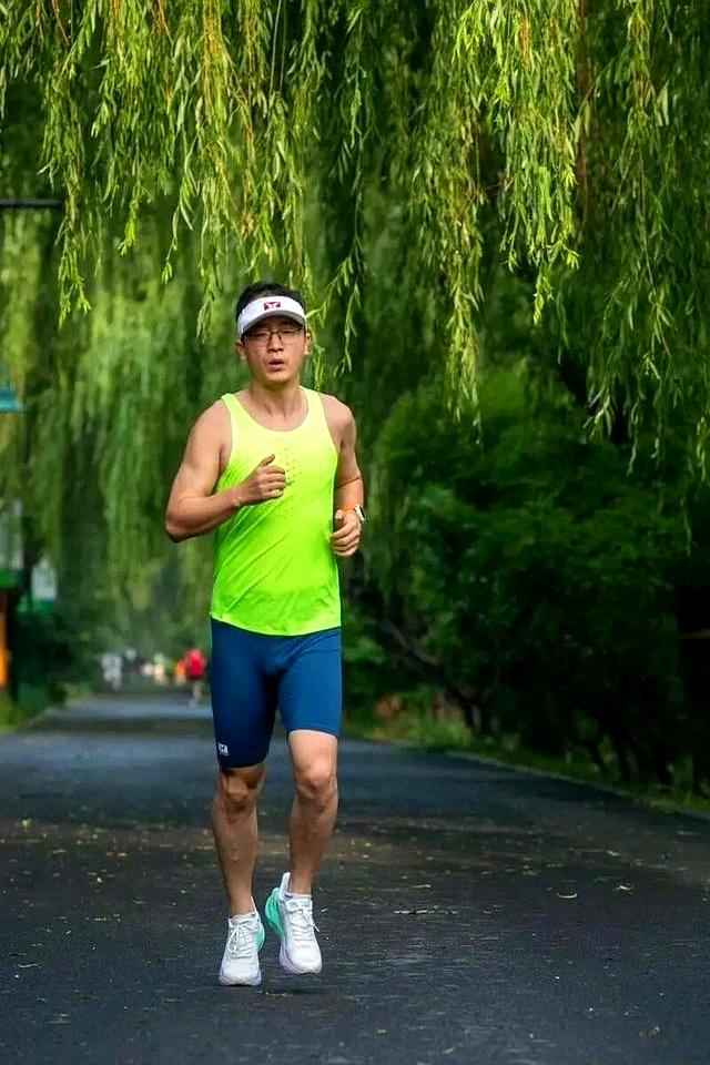 当中年男人开始频繁跑步，不是健身，是这5个“无声告白”！