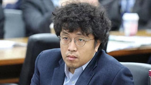 高市拒不认错，美国拍板军火运往台岛，关键时刻，郑丽文斩钉截铁