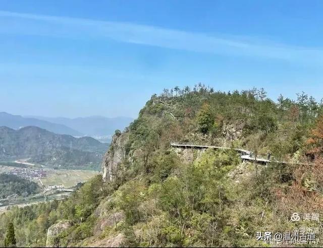 藏于浙江5A景区内有一处“十里铁甲龙”,洞穴众多形态奇特