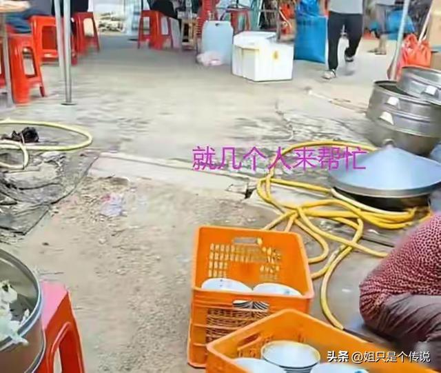 广西一户人家办白事没人来帮忙，中午还没能开席，村民：他活该