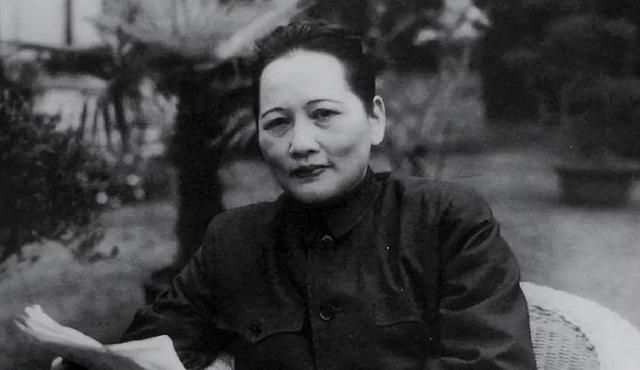 宋庆龄拒绝与孙中山合葬，直言：她伴我53年，我答应要和她葬一起