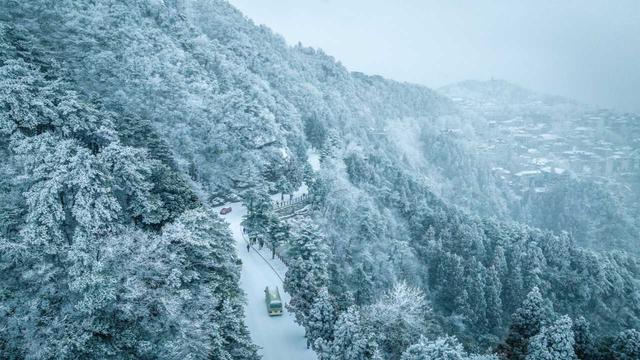 庐山初雪记：红裙油伞赴云端冰雪之约！