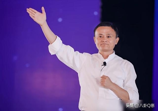 马云时隔6年现身蚂蚁森林，目前已种下6亿棵树，马云开心和树比高