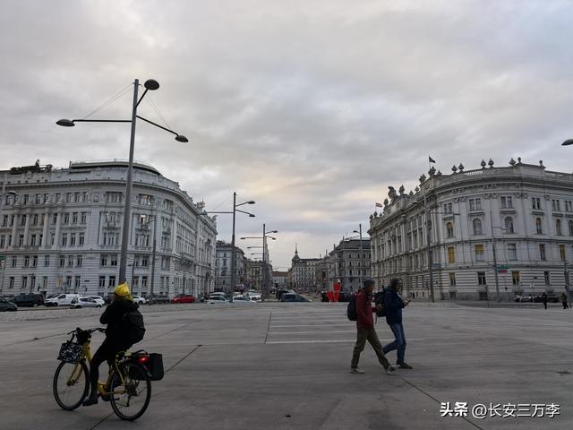 欧洲行第7天：参观世界文化遗产梅尔克修道院，逛维也纳和美景宫
