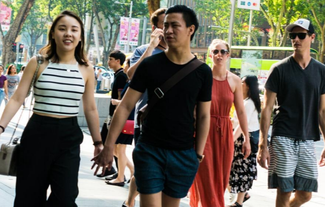 继德国之后，英国也贴出了“中文标语”？中国游客：不能够接受