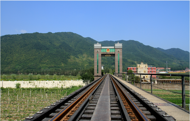 漫步G331：解锁国道集安路段秋天梦幻之旅！