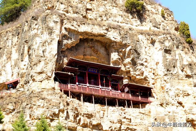 山西宁武石门悬棺：万仞崖龛藏古柩、千年石棺映翠岚