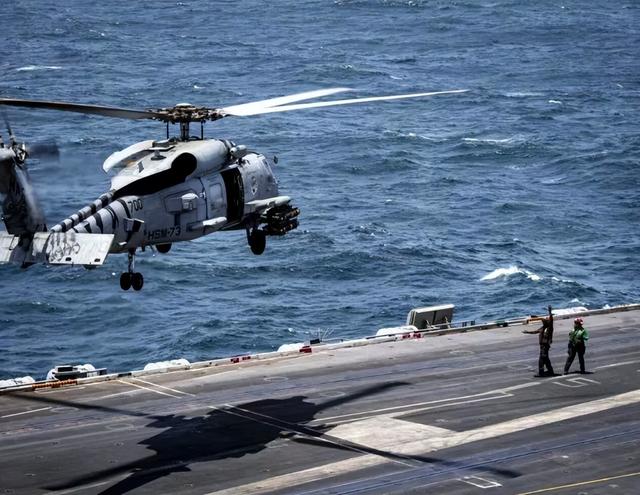 美海军接连南海跳水，两架战机半小时内全部坠毁！中方回应暗藏玄机：若美方开口，我们愿意帮忙