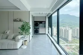 客厅阳台连着次卧，次卧装移门还是砌墙装窗户？听听过来人的建议图片